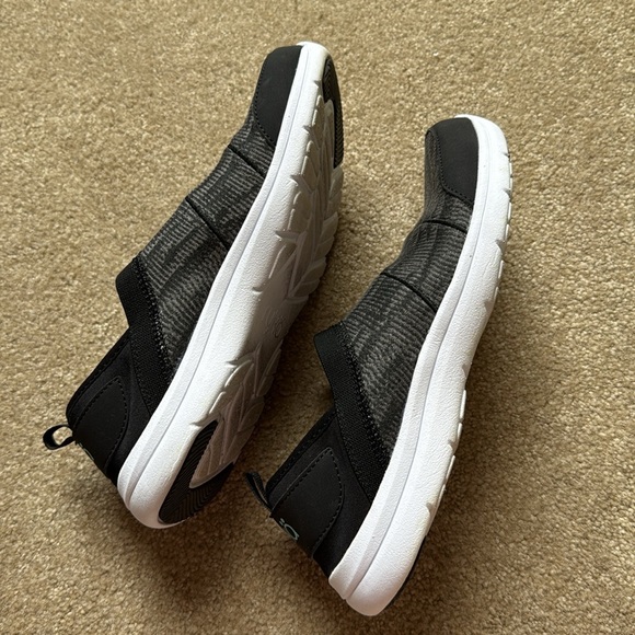 RYKA Women’s Edie Comfort Sneaker in Black - Picture 3 of 6